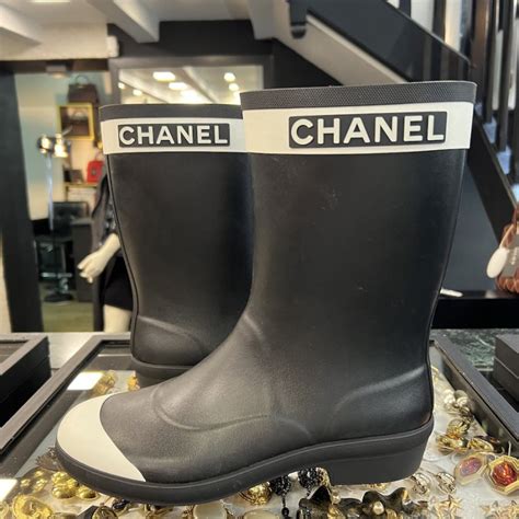 Bottes de pluie CHANEL : occasion certifiée authentique.